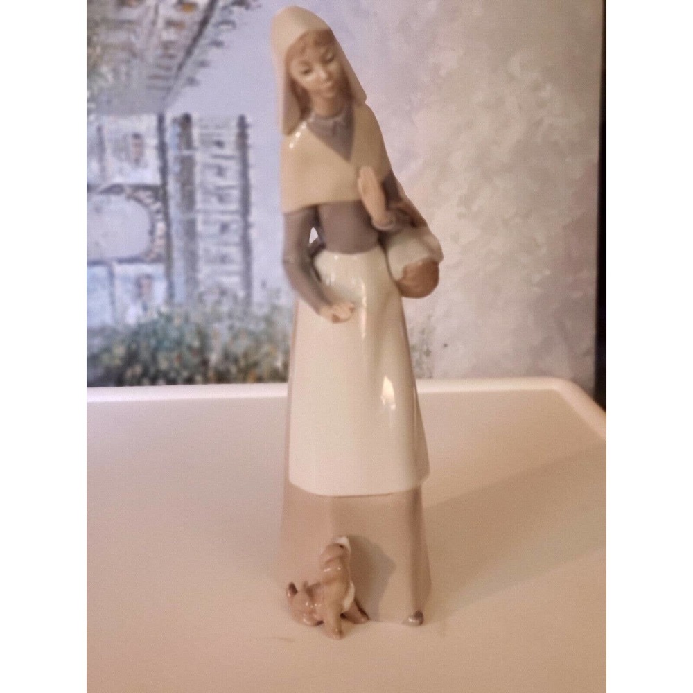 *Vintage* Lladro Figurine Girl With puppy & Bread Basket Excellent Condition!1